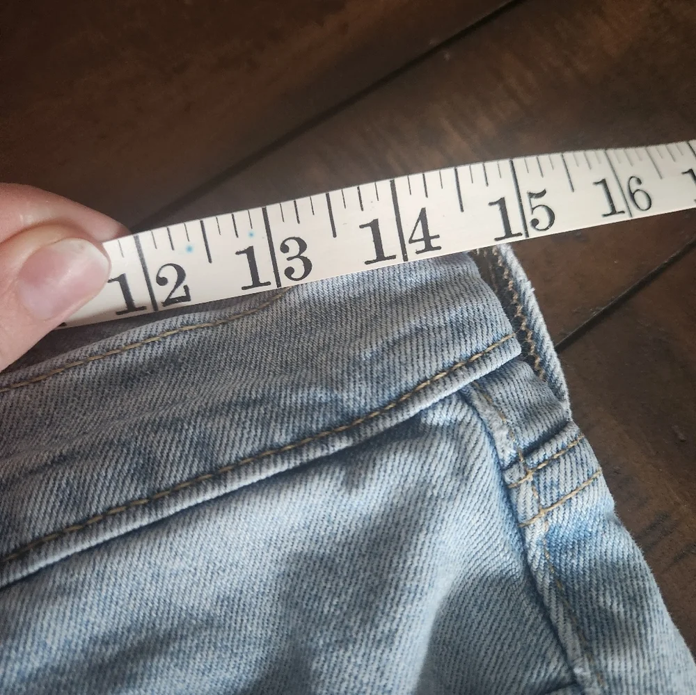 Gorgeous Light Wash Levi's Straight W28 L32